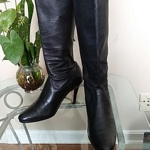 Ladies leather dress boot....Size 9